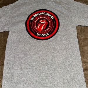 The Rolling Stones Gray and Red Short Sleeve Tee 2015 tour t-shirt